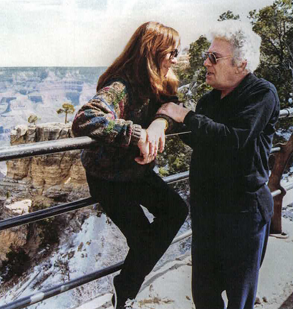Figure 2. Aḥmad Šāmlu and his wife Āidā (Ritā Ātanṯ) Sarkisian at the Grand Canyon, Arizona, 1991. Photograph by Vidā Šayḵ-ol-Eslāmi. After S. Purʿaẓimi, Man bāmdādam saranjām, Tehran, 2017, p. 786.