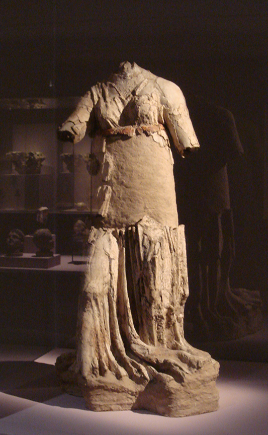 PLATE II. Unbaked clay statue of a female figure in a chiton, Temple of the Oxus, Takht-i Sangin, Corridor 6, Deposit 5, Height: 86 cm, c .200-150 BCE. National Museum of Antiquities of Tajikistan, Inv. Nr. TS 4003. 4005, 4006/1091. Photograph by ALFGRN, licensed under CC BY-SA 2.0 (www.flickr.com/photos/156915032@N07/51656290352/in/album-72157720119065111/).