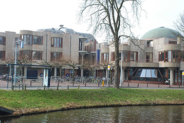 PLATE I. Leiden University Library in its new building at Witte Singel, just outside Leiden’s inner city. A modern building (1983), designed by architect Bart van Kasteel, it is the first building of the Library designed expressly as a library. Photograph (1 March 2009) courtesy of the author.